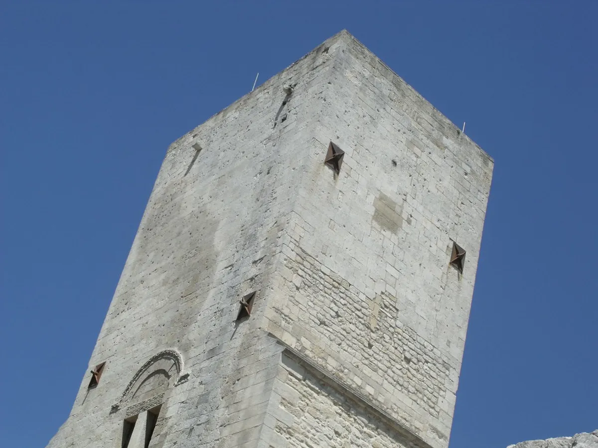 Discovering Arles: Best Walking Tour Routes for 2025