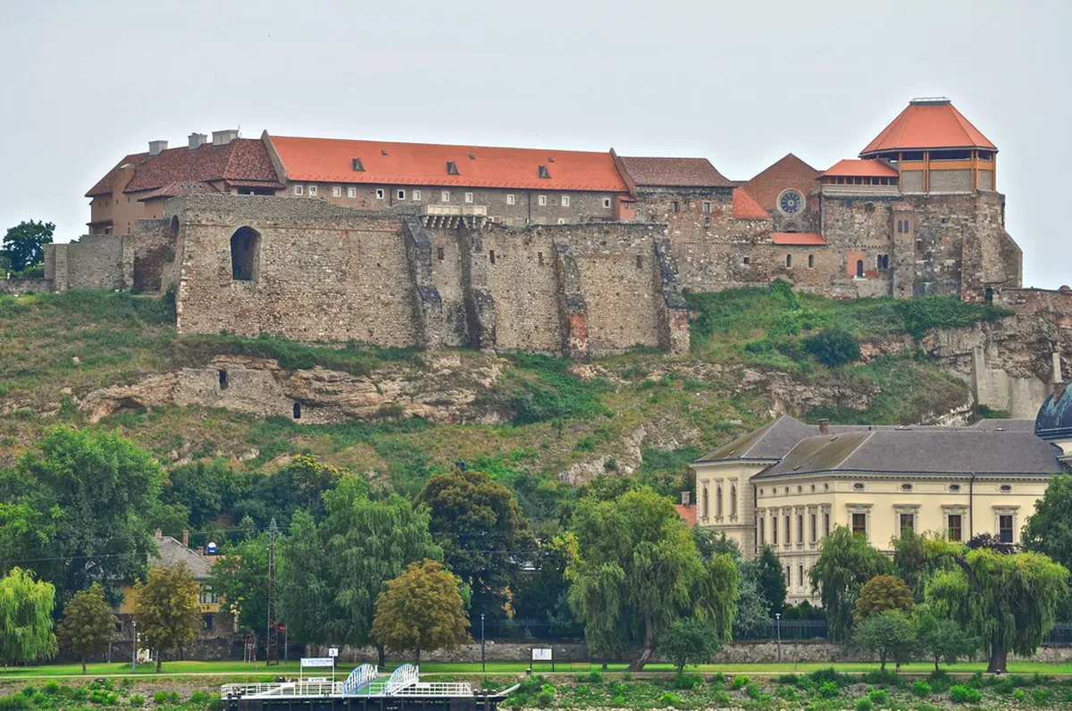 Esztergom Palace Photo Spots: Best Views in 2025