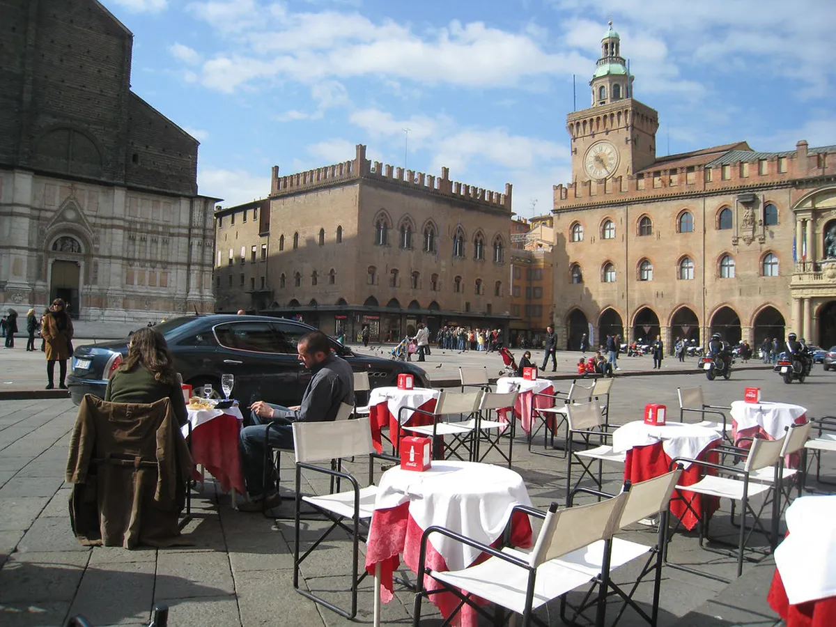 Your Essential Bologna Piazza Maggiore Visit Guide 2025
