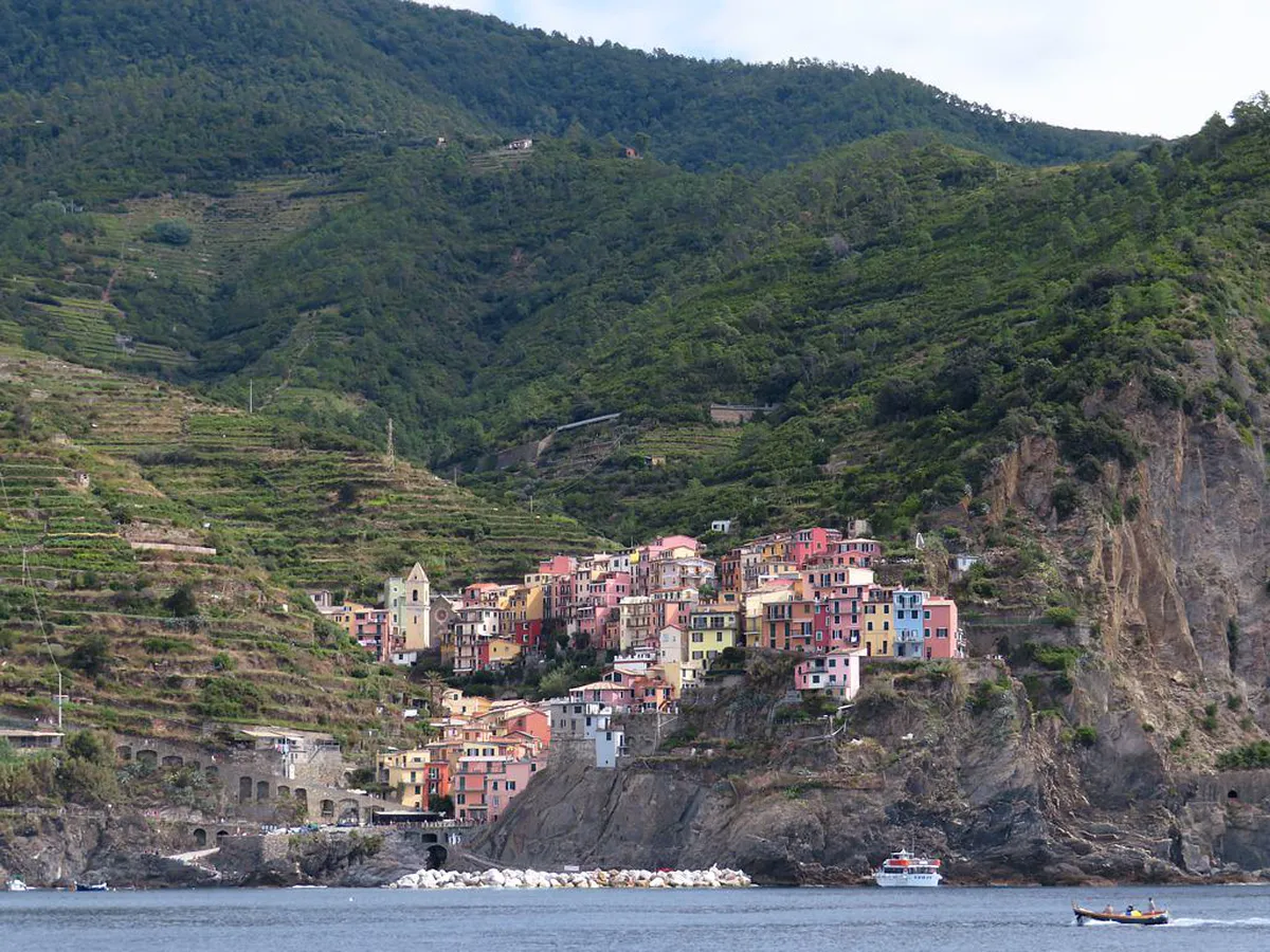 How to Reach Manarola: Your 2025 Travel Guide