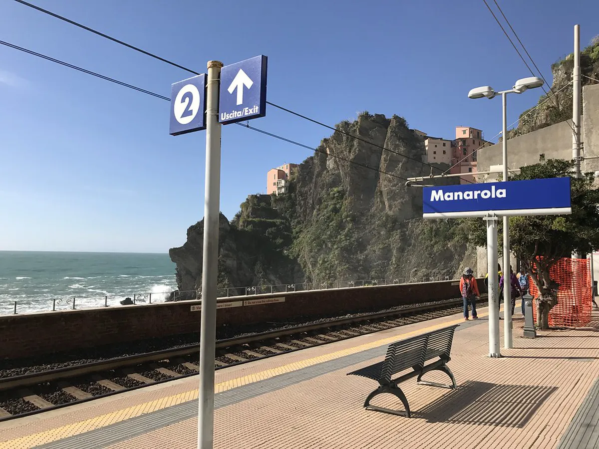 Manarola Train Station Info: Your Essential Guide 2025